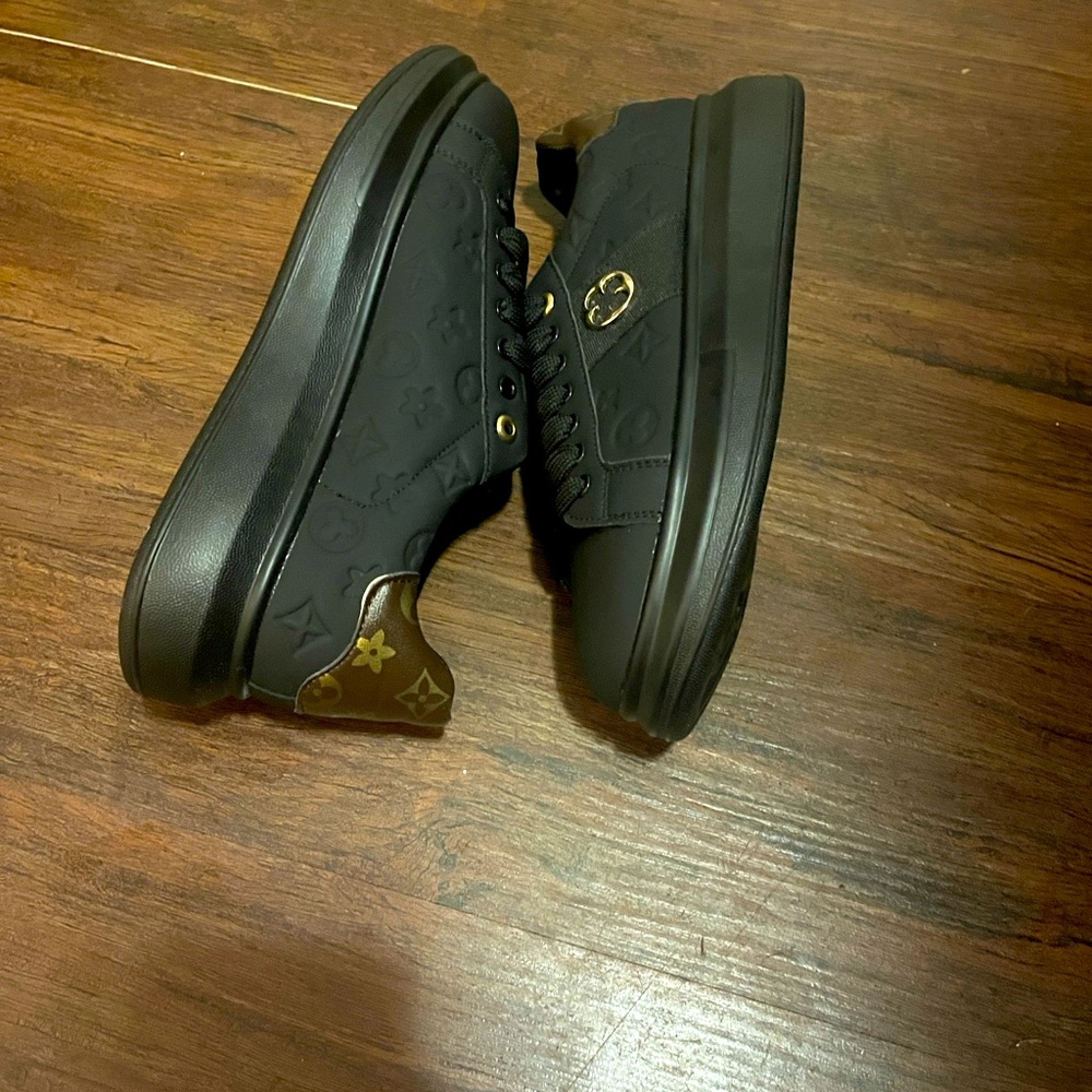 Louis Vuitton Black and Gold Men's Sneakers